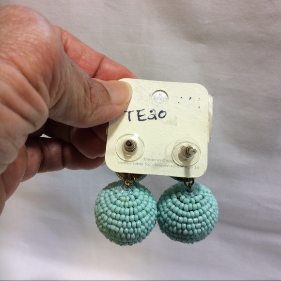 🚫SOLD🚫NWT FASHION BEYOND TURQUOISE POST EARRINGS - Picture 3 of 6
